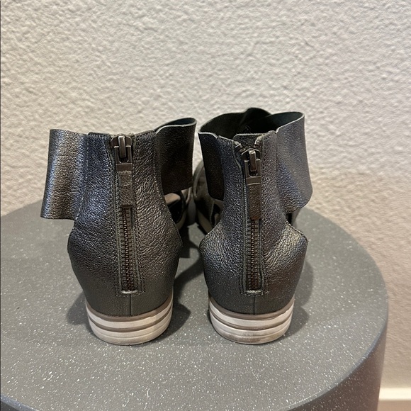 Eileen Fisher - Metallic Strappy Sandals - Picture 5 of 6